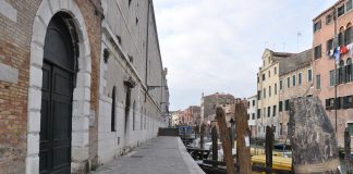 Capitello in Fondamenta dei Mendicanti, portone merci Ospedale Civile, nel Sestiere di Castello