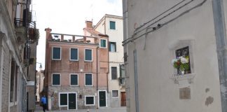 Capitello in Calle dei Maraffoni, nel Sestiere di Castello
