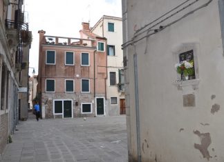 Capitello in Calle dei Maraffoni, nel Sestiere di Castello