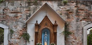 La Madonna Immacolata, statua nel tabernacolo (capitèło) di Corte del Pestrin, nel Sestiere di Castello