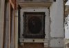 La Madonna del Dito, stampa nel tabernacolo (capitèło) in Barbaria de le Tole, nel Sestiere di Castello