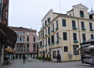 Angelo, bassorilievo di Campo Santa Marina, nel Sestiere di Castello