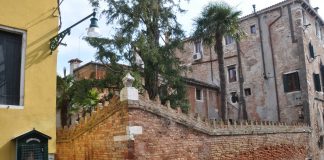 Capitello sul Ponte de l’Arco, nel Sestiere di Castello