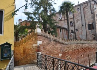 Capitello sul Ponte de l’Arco, nel Sestiere di Castello
