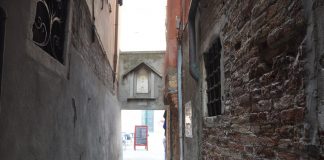 Capitello in Calle de la Madona, ai Santi Giovanni e Paolo, nel Sestiere di Castello