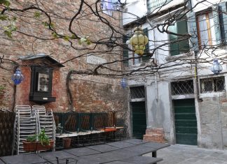 Capitello in Corte Sant’Antonio, nel Sestiere di Castello