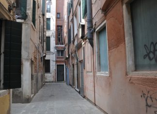 Capitello in Calle Seconda de la Fava, nel Sestiere di Castello