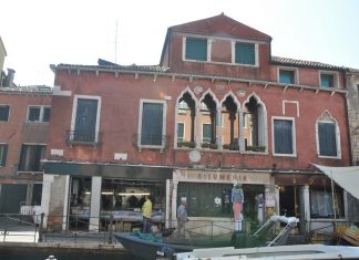 Un Monogramma eucaristico in Fondamenta Sant’Anna, nel Sestiere di Castello