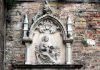 La Madonna col Bambino (degli Alboretti), nel portale dell’Oratorio di San Giovanni Battista in Campo San Piero