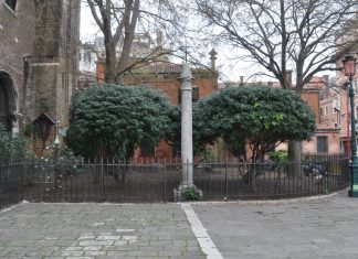 Capitello in Campo San Zaccaria, nel Sestiere di Castello