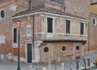 San Martino, rilievo di Campo San Martin, nel Sestiere di Castello