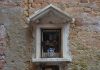 San Giuseppe col Bambino, dipinto nel tabernacolo (capitèło) in Calle Muazzo, nel Sestiere di Castello