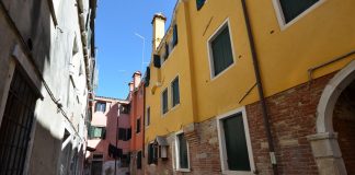 Capitello in Corte San Domenico, nel Sestiere di Castello