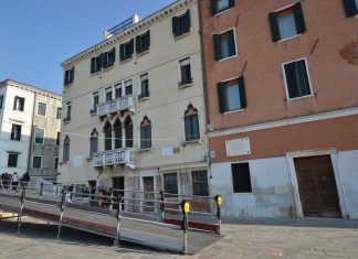 Palazzo Molin dalle due Torri (o Navagero e Caserma Cornoldi) sulla Riva degli Schiavoni