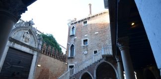 Pozzo nella corte della Cà d’Oro, nel Sestiere di Cannaregio