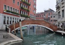 Ponte dei Tolenti tra il Rio dei Tolentini e il Rio de la Croce