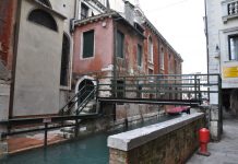 Ponte privato della Scuola dei Battiloro e Tiraoro, sul Rio de San Stae o della Rioda