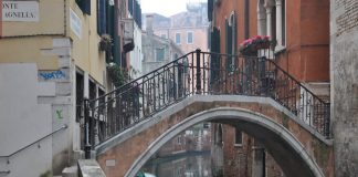 Ponte de l’Agnella sul Rio de le Do Torre