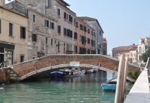 Ponte del Foscarini, tra il Rio dei Carmini e il Rio de Santa Margarita