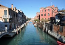 Rio dei Tre Ponti, tra i Sestieri di Santa Croce e Dorsoduro
