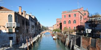 Rio dei Tre Ponti, tra i Sestieri di Santa Croce e Dorsoduro