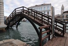 Ponte privato di Cà Rezzonico, sul Rio de San Barnaba