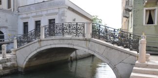 Ponte de la Salute sul Rio de la Salute