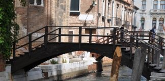 Ponte privato, sul Rio de la Salute