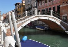 Ponte de Mezzo o Santi sul Rio de la Fornace