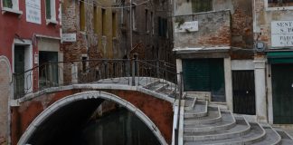 Ponte de la Chiesa o dei Morti sul Rio de San Cassan