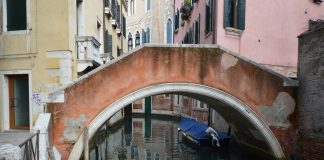 Ponte del Tragheto o Centani sul Rio de San Tomà