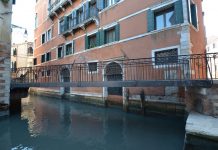 Ponte Piscina San Samuele, tra il Rio de Sant’Anzolo e il Rio de Cà Garzoni