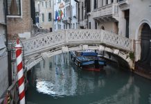 Ponte dei Consorzi privato, sul Rio de la Palazzo o de Canonica
