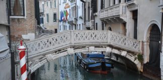 Ponte dei Consorzi privato, sul Rio de la Palazzo o de Canonica