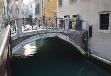 Ponte de l’Olio o del Fontego, sul Rio del Fontego dei Tedeschi