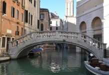 Ponte Callas o de la Fenice, sul Rio de le Veste