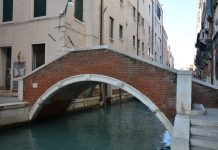 Ponte Muazzo, sul Rio de San Giovanni Laterano