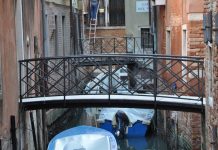 Ponte privato in Calle de la Nave, sul Rio del Piombo