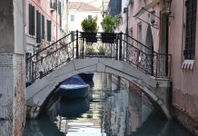 Ponte privato, sul Rio di San Zaninovo o del Remedio, primo dal Sotoportego de la Stua