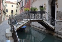 Ponte privato, sul Rio di San Zaninovo o del Remedio, secondo dal Sotoportego de la Stua