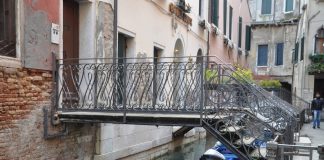 Ponte privato, sul Rio di San Zaninovo o del Remedio, terzo dal Sotoportego de la Stua