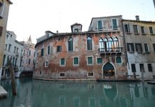 Rio de San Moisè, nel Sestiere di San Marco