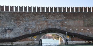 Ponte della Celestia, sulle mura esterne dell’Arsenale