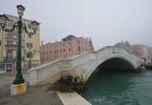 Ponte de la Veneta Marina o de le Cadene, sul Rio de la Tana