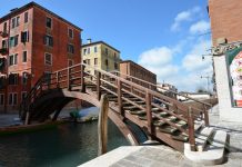 Ponte Contarini o de le Conterie, sul Rio de la Sensa