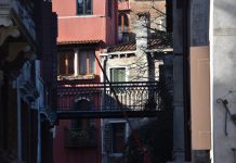 Ponte sopraelevato del Palazzo Albrizzi, sul Rio de San Cassian