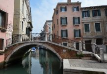 Ponte San Canzian, sul Rio dei Santi Apostoli