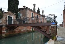 Ponte privato, sul Rio de la Croce