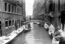 Ponte Barozzi (demolito nel 1945), sul Rio de San Moisè