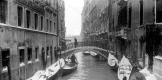 Ponte Barozzi (demolito nel 1945), sul Rio de San Moisè